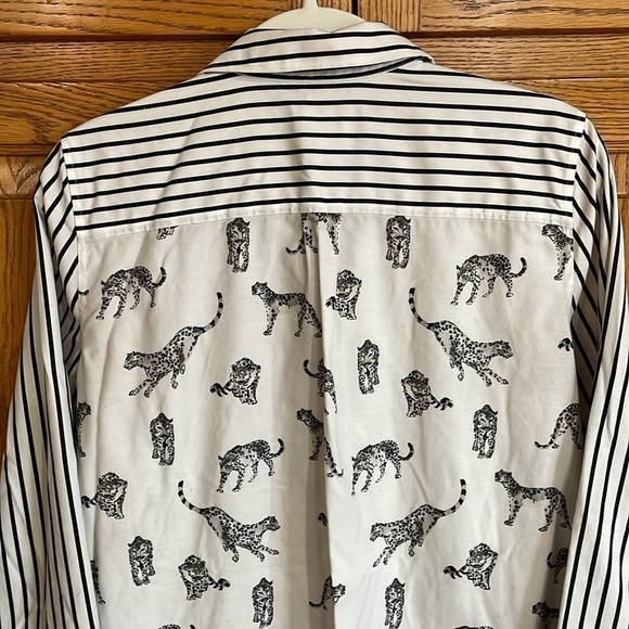 CHICO'S No Iron Button down Tunic Cheetah and Stripe Top Classic Style - Picture 10 of 12